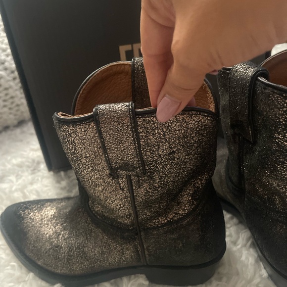 Frye short Billy Boot. Black with gold specks. - Picture 5 of 8